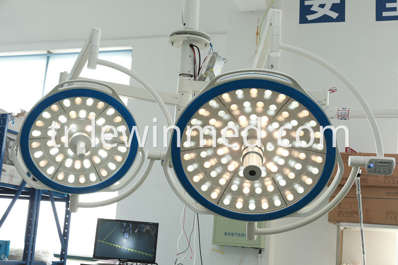 Hospital equipment surgery lamp with camera